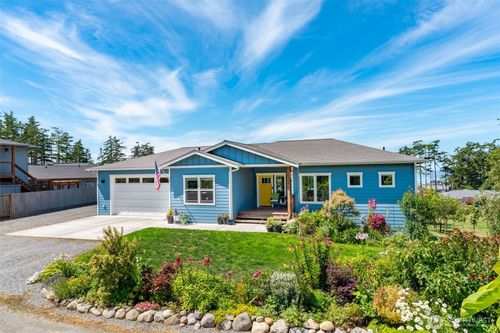 1325 Great Horned Owl Ln, Oak Harbor, WA, 98277-7849 | Card Image