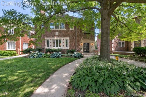 17198 Wildemere St, Detroit, MI, 48221-2721 | Card Image