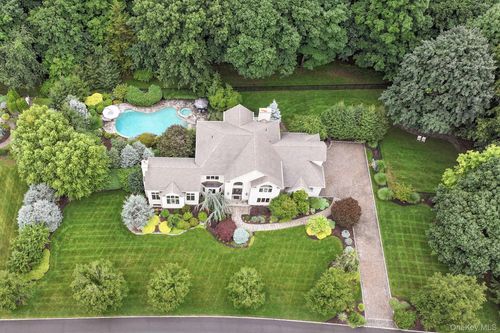 8 Lety Ln, Suffern, NY, 10901-3961 | Card Image