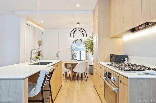 9j-98 Front St, New York, NY, 10005-3514 | Card Image
