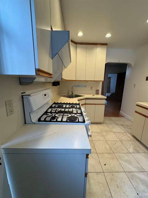 2fl-52 62nd St, Maspeth, NY, 11378-1338 | Card Image