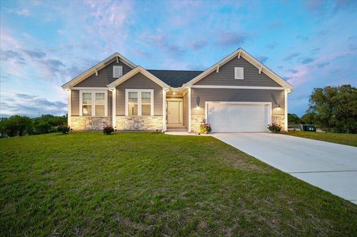 N57W18614 Dandelion Court, Menomonee Falls, WI, 53051 | Card Image