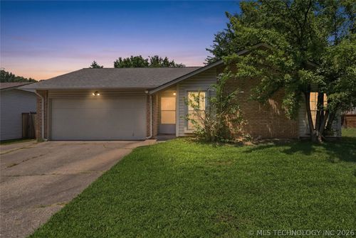 420 W Austin St, Broken Arrow, OK, 74011-3401 | Card Image