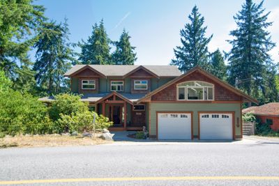 8061 Southwood Rd, House other with 3 bedrooms, 2 bathrooms and 6 parking in Halfmoon Bay BC | Image 1