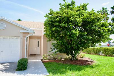 467 Se 22nd Dr, House other with 2 bedrooms, 2 bathrooms and null parking in Homestead FL | Image 2