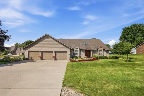 1097 Countryside Dr, Washington Court House, OH, 43160-1897 | Card Image