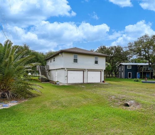 225 Swallow Dr, Palacios, TX, 77465-1732 | Card Image
