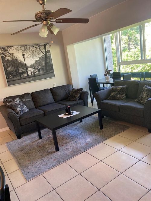 h16-5300 Ne 6th Ave, Oakland Park, FL, 33334-3418 | Card Image