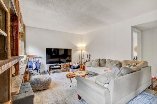 a-3317 S Oak Dr, Austin, TX, 78704-6055 | Card Image