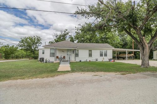 601 E 1st St, Coleman, TX, 76834-5107 | Card Image