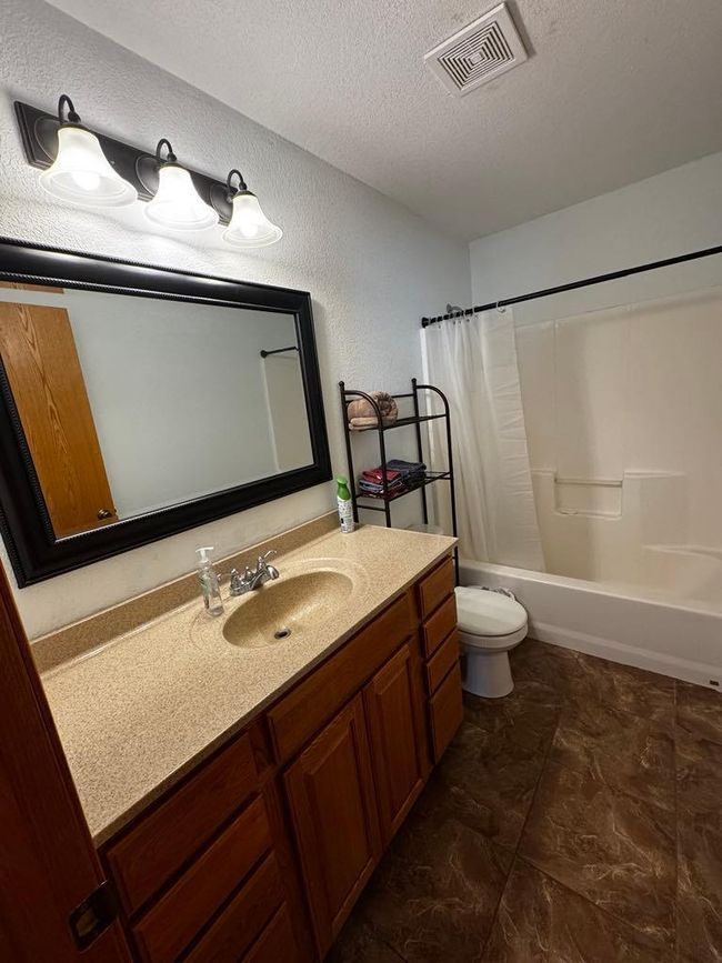 Bathroom | Image 14
