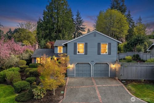 8255 Se 59th St, Mercer Island, WA, 98040-4908 | Card Image
