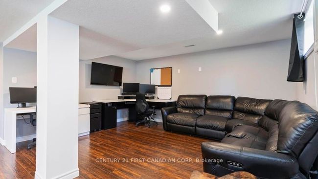 21725 Adelaide Rd, House other with 3 bedrooms, 1 bathrooms and 10 parking in Mount Brydges ON | Image 20