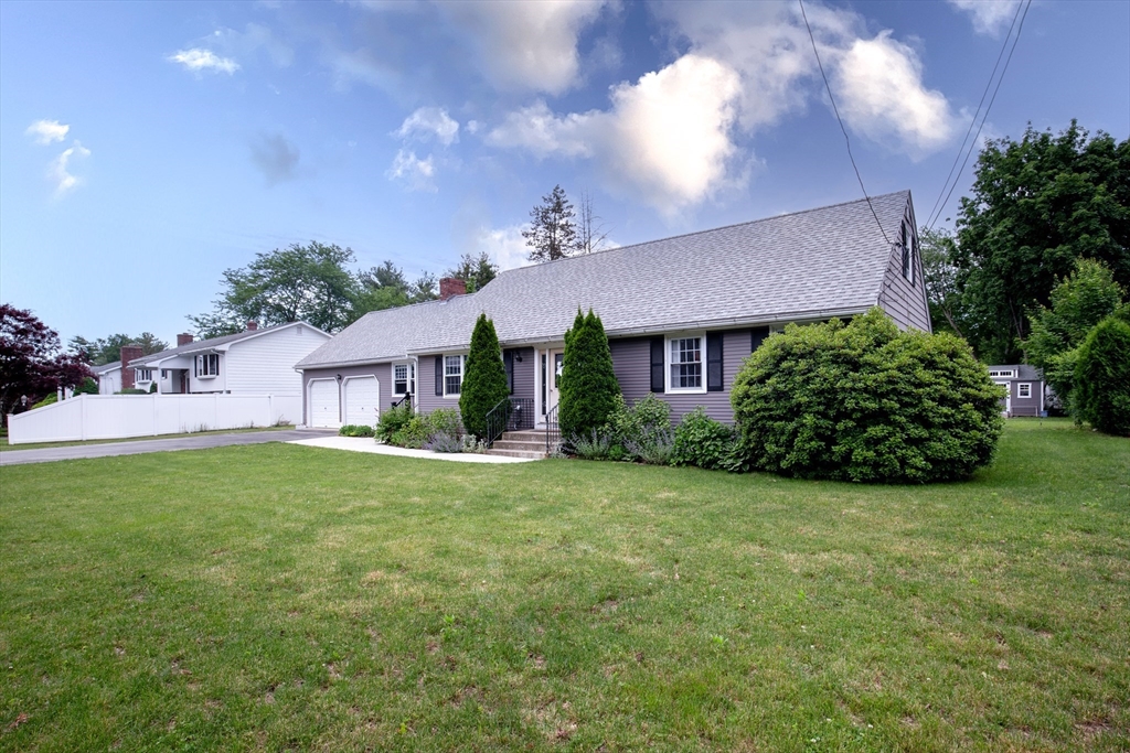 Laurel Hill Dr, Smithfield, RI 02917