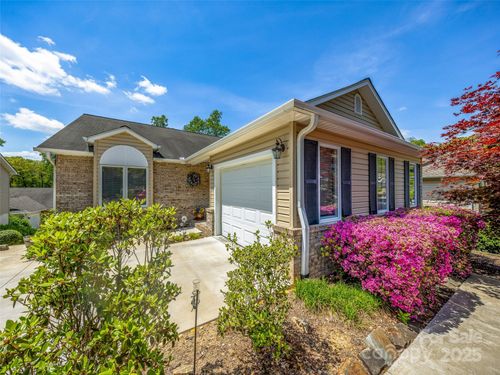 27 Putter Ct, Hendersonville, NC, 28739-8705 | Card Image