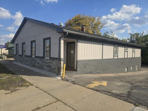 1095 W Huron St, Waterford, MI, 48328-3735 | Card Image