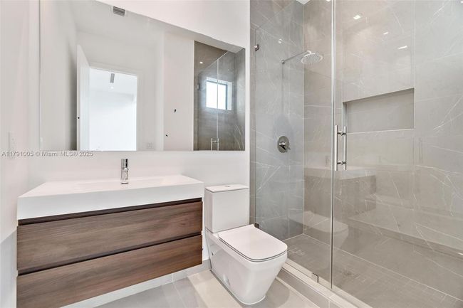6818 - 6818 Nw 104 Th Ct, House other with 4 bedrooms, 5 bathrooms and null parking in Doral FL | Image 24