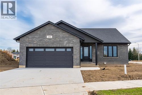 4008 Greenwood Dr, Petrolia, ON, N0N1R0 | Card Image