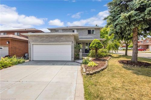 2 Robespierre Crt, Hamilton, ON, L9B2G6 | Card Image