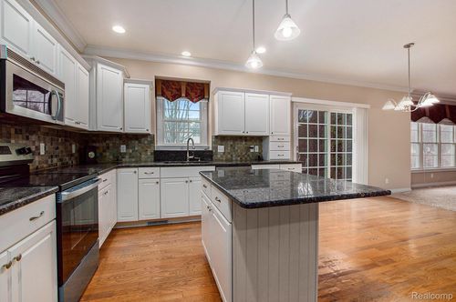 3839 Wild Pine Dr, Saginaw, MI, 48603-8660 | Card Image