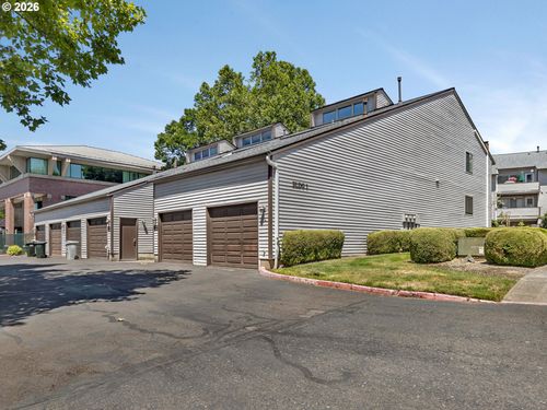 12325 Se 104th Ct, Happy Valley, OR, 97086-7926 | Card Image