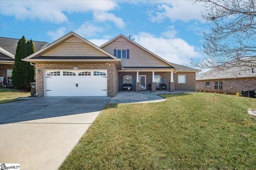 106 Reedy Springs Ln, Greenville, SC, 29605-6455 | Card Image