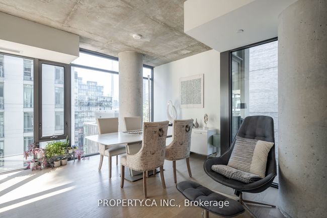 1012 - 111 Bathurst St, Condo with 2 bedrooms, 2 bathrooms and null parking in Toronto ON | Image 14