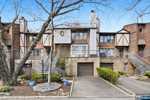 900 Valley Rd, Clifton, NJ, 07013-4042 | Card Image