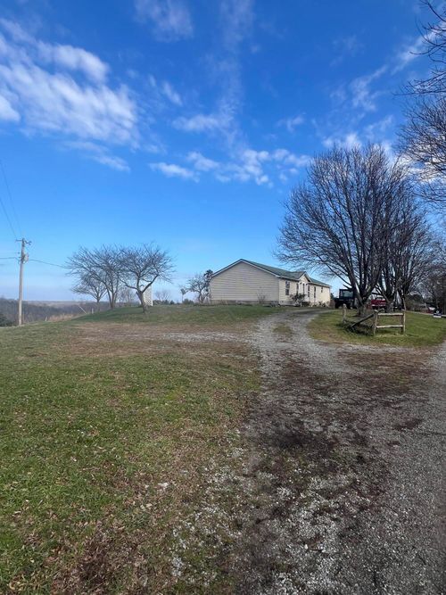 704 Cardwell Rd, Harrodsburg, KY, 40330-8001 | Card Image