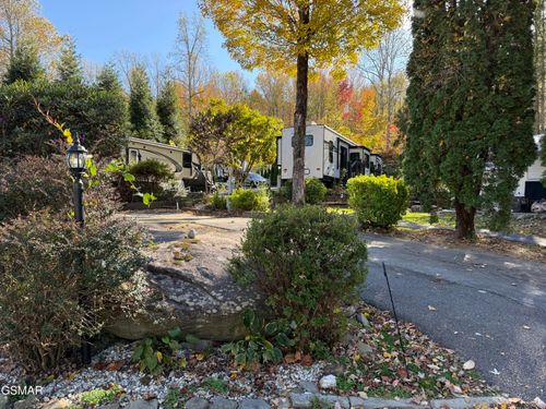 76-4229 E Parkway, Gatlinburg, TN, 37738-6427 | Card Image