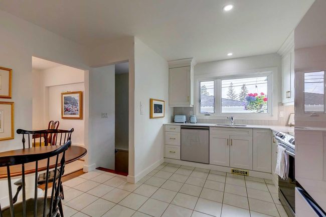 9559 Assiniboine Rd Se, House other with 4 bedrooms, 2 bathrooms and 2 parking in Calgary AB | Image 9