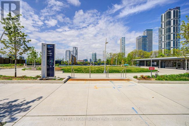 210 - 2910 Highway 7 Road, Condo with 2 bedrooms, 1 bathrooms and 1 parking in Vaughan (Concord) ON | Image 4