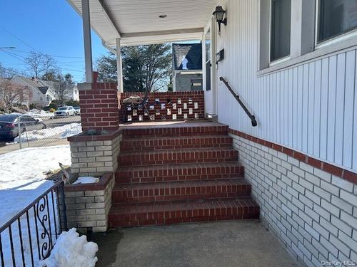 389 Hamilton Ave, Hewlett, NY, 11557-1110 | Card Image