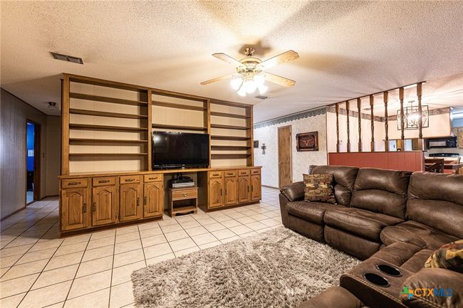 911 S Peck St, House other with 3 bedrooms, 2 bathrooms and null parking in Shiner TX | Image 28
