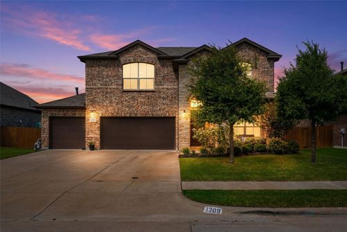1209 Alnwick Ln, Saginaw, TX, 76131-2162 | Card Image