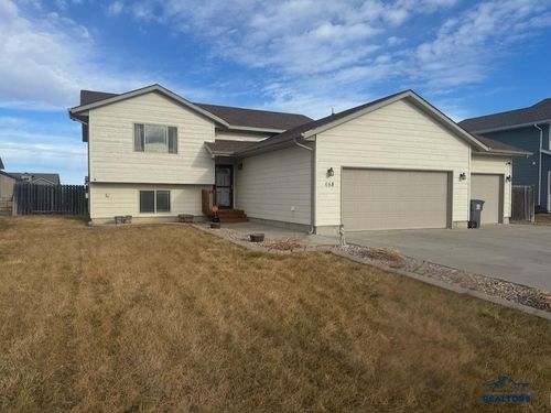 658 Flight Line Ct, Box Elder, SD, 57719-8135 | Card Image