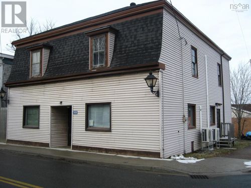 322 Main St, Liverpool, NS, B0T1K0 | Card Image