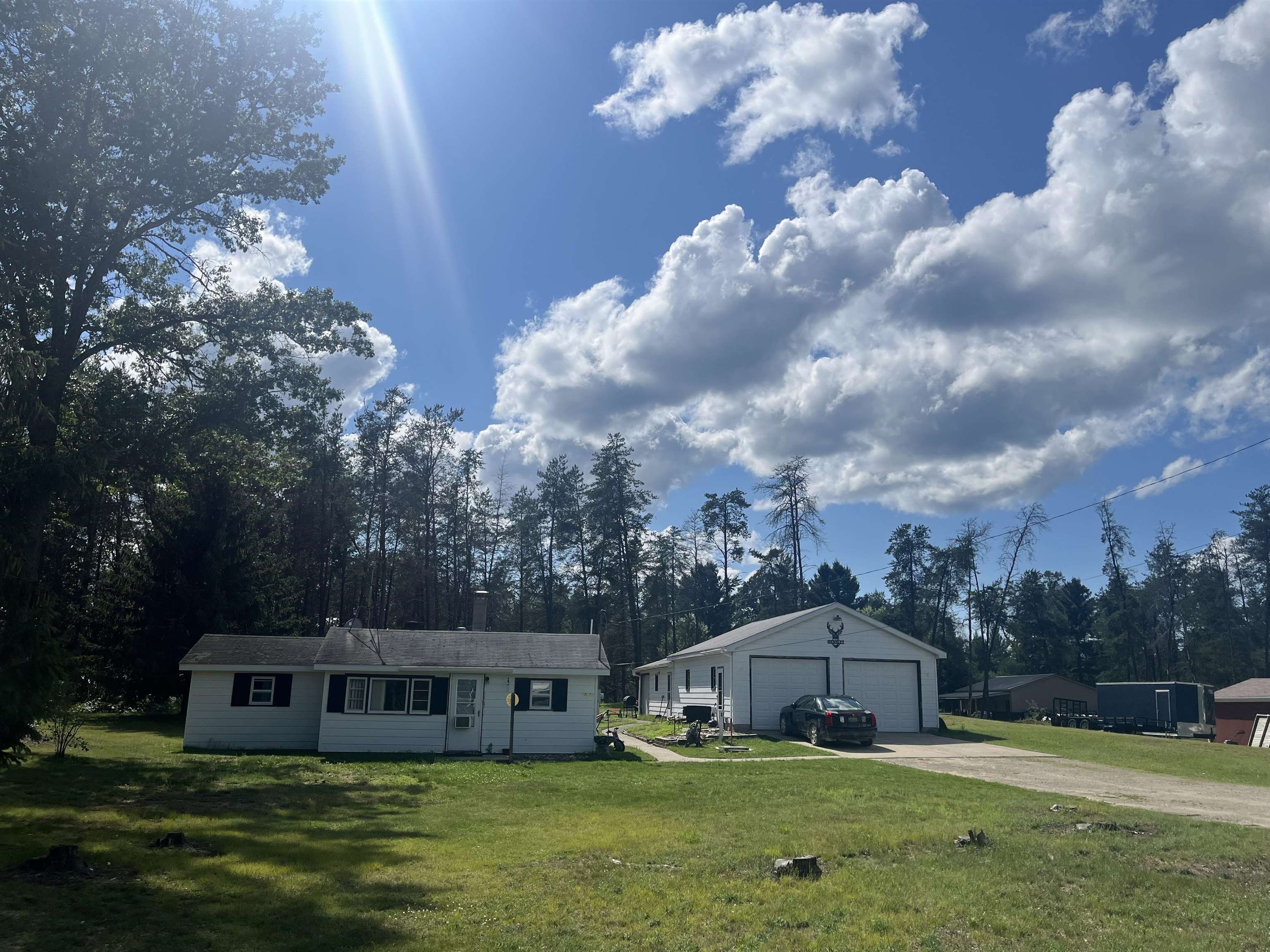 Suzanne Dr, Harrison, MI 48625