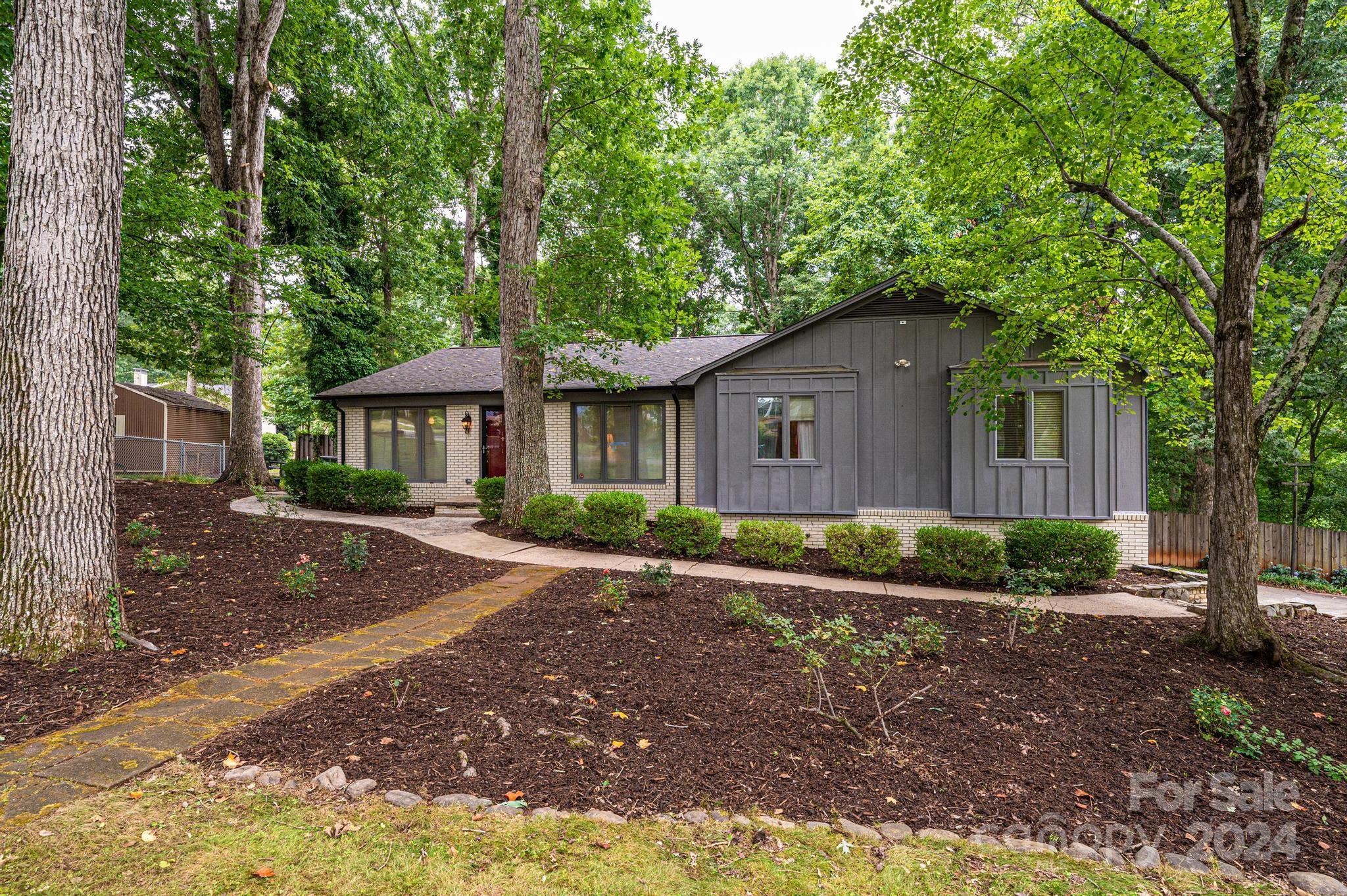 12th Street Pl, Hickory, NC 28601