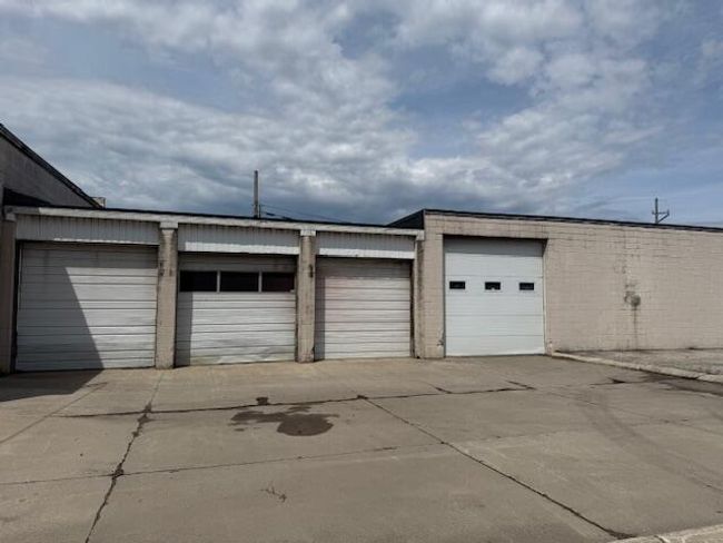 Bldg B ovrhd doors | Image 10