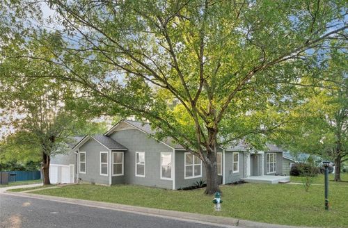 1930 Avenue P, Huntsville, TX, 77340-5028 | Card Image