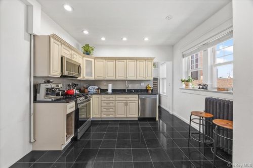 apt-4n-27 Locust Ave, New Rochelle, NY, 10801-7329 | Card Image