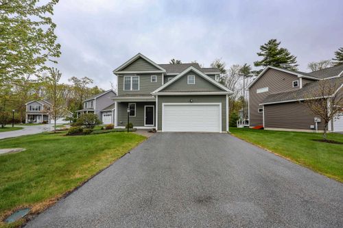 37 Redwood Way, Manchester, NH, 03102 | Card Image