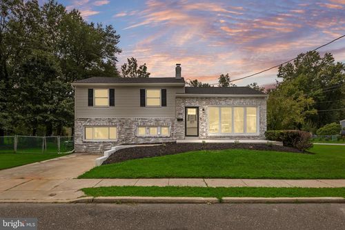 305 Fairview Ave, SOMERDALE, NJ, 08083-1627 | Card Image