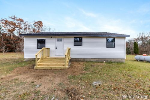 1086 Kathleen Dr, Stanton, MI, 48888-9270 | Card Image