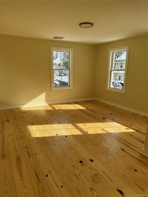 2-14 Orchard St, Warwick, NY, 10990-1450 | Card Image