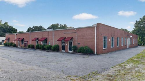 400-510 Dabney Dr, Henderson, NC, 27536-3946 | Card Image