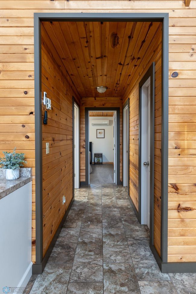 Hallway to bedrooms + bathroom | Image 18