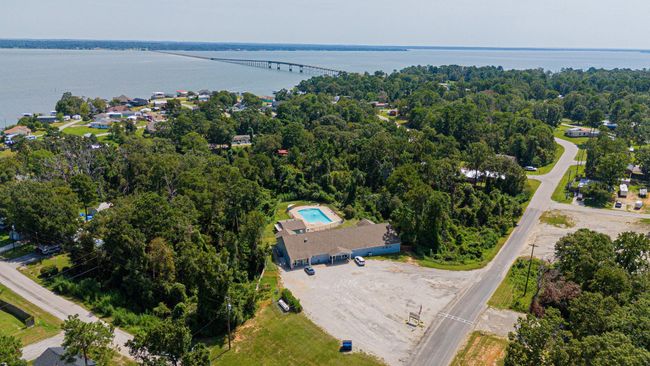 Community offers amenities such as a clubhouse, in-ground pool, gym, and other lakeside features! | Image 22