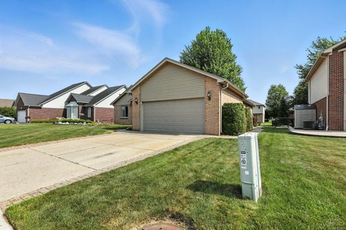 15750 Lamont Dr, Macomb, MI, 48042-5727 | Card Image